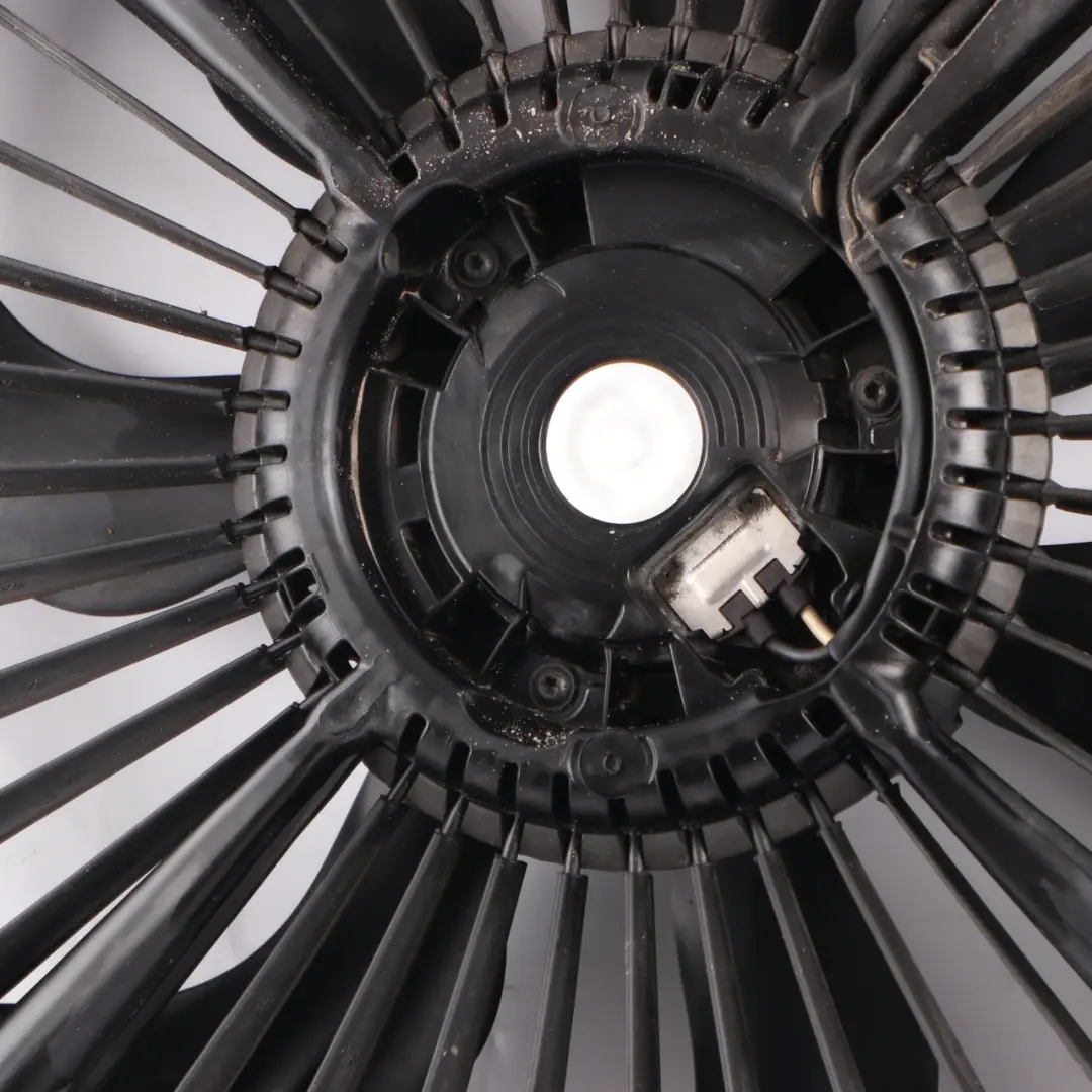 Moteur ventilateur radiateur Mercedes W176 W246 refroidissement pour à propos du numéro de pièce A2049062102 Moteur ventilateur radiateur Mercedes W176 W246 refroidissement - SKU A2049062102 - Numéro de pièce A2049062102