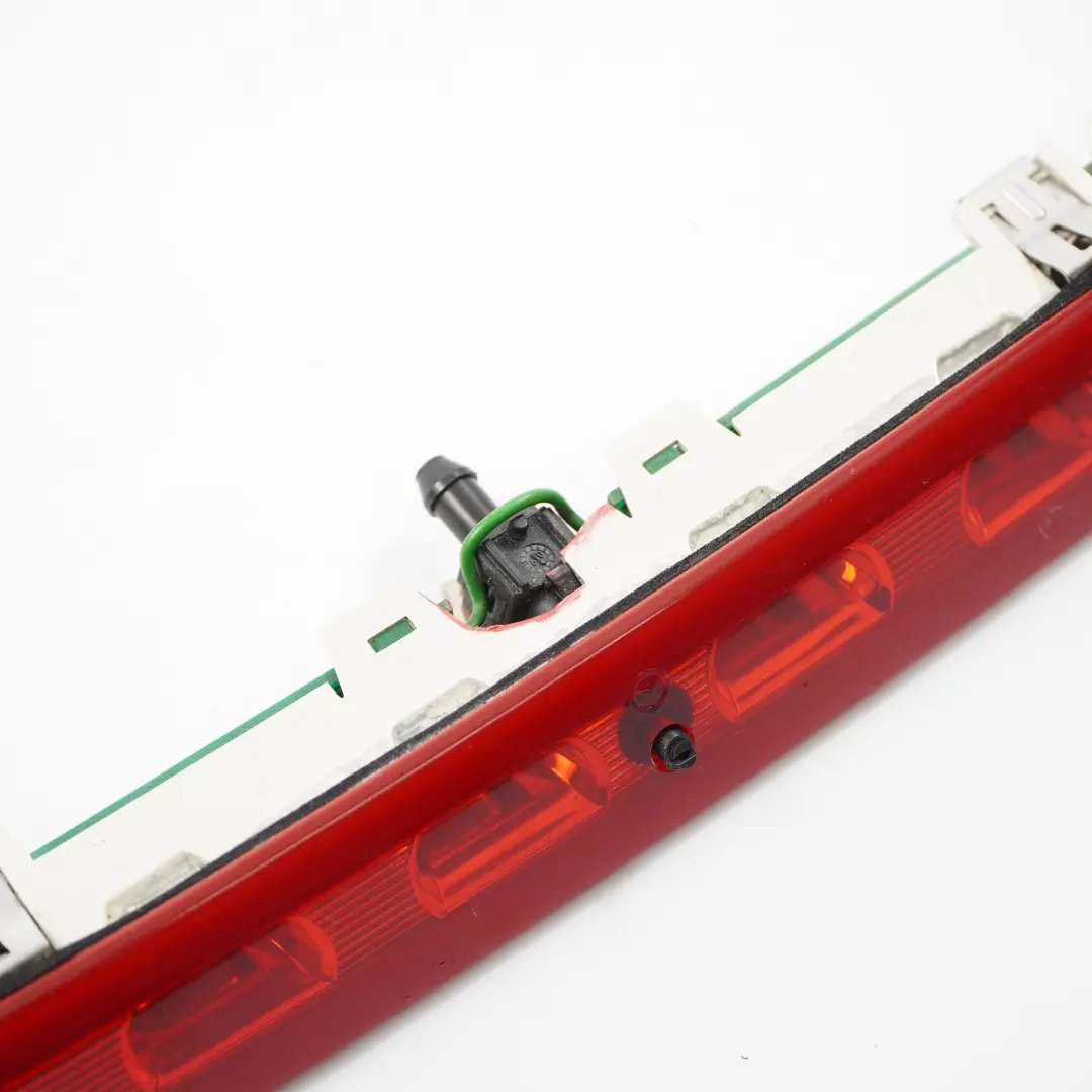 luz de freno trasera adicional tercera freno para Mercedes W204 Estate con número de pieza A2049062601 Mercedes W204 Estate luz de freno trasera adicional tercera freno - SKU A2049062601-1 - Número de pieza A2049062601