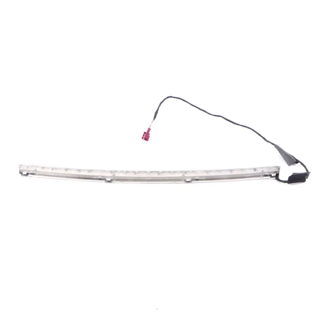 Terza luce di stop supplementare posteriore per Mercedes W204 con numero di parte A2049066002 Mercedes W204 Terza luce di stop supplementare posteriore - SKU A2049066002 - Numero di parte A2049066002