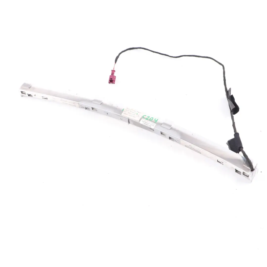 Terza luce di stop supplementare posteriore per Mercedes W204 con numero di parte A2049066002 Mercedes W204 Terza luce di stop supplementare posteriore - SKU A2049066002 - Numero di parte A2049066002