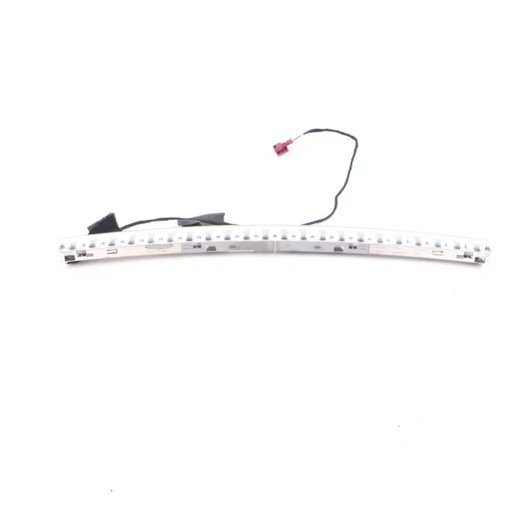 Terza luce di stop supplementare posteriore per Mercedes W204 con numero di parte A2049066002 Mercedes W204 Terza luce di stop supplementare posteriore - SKU A2049066002 - Numero di parte A2049066002