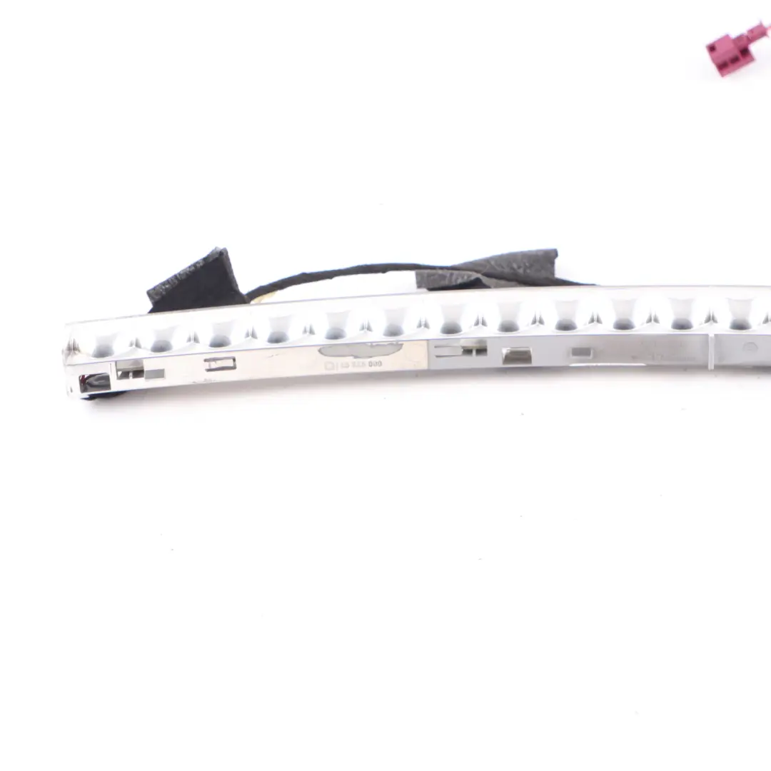 Tercera luz de freno trasera adicional Luz de freno para Mercedes W204 con número de pieza A2049066002 Mercedes W204 Tercera luz de freno trasera adicional Luz de freno - SKU A2049066002 - Número de pieza A2049066002