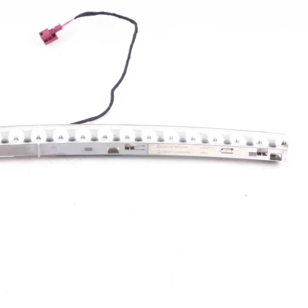Terza luce di stop supplementare posteriore per Mercedes W204 con numero di parte A2049066002 Mercedes W204 Terza luce di stop supplementare posteriore - SKU A2049066002 - Numero di parte A2049066002