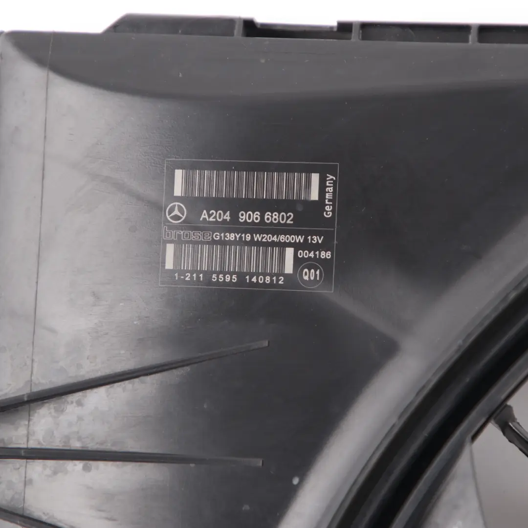 Mercedes W204 W212 Motor Refrigeración Radiador Ventilador 600W - SKU A2049066802-3 - Número de pieza A2049066802