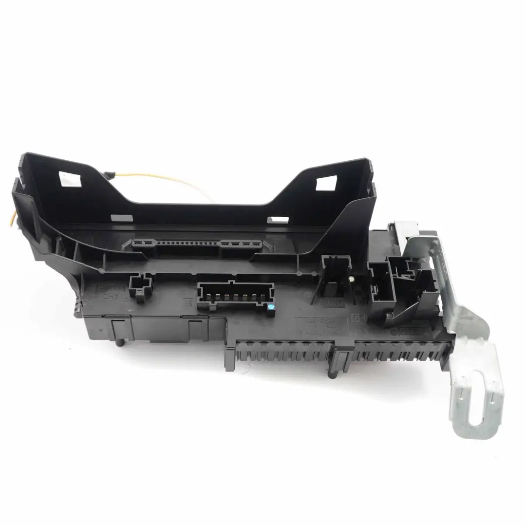 Scatola fusibili Modulo SAM posteriore Unità fusibili per Mercedes W204 con numero di parte A2049067702 Mercedes W204 Scatola fusibili Modulo SAM posteriore Unità fusibili - SKU A2049067702-1 - Numero di parte A2049067702