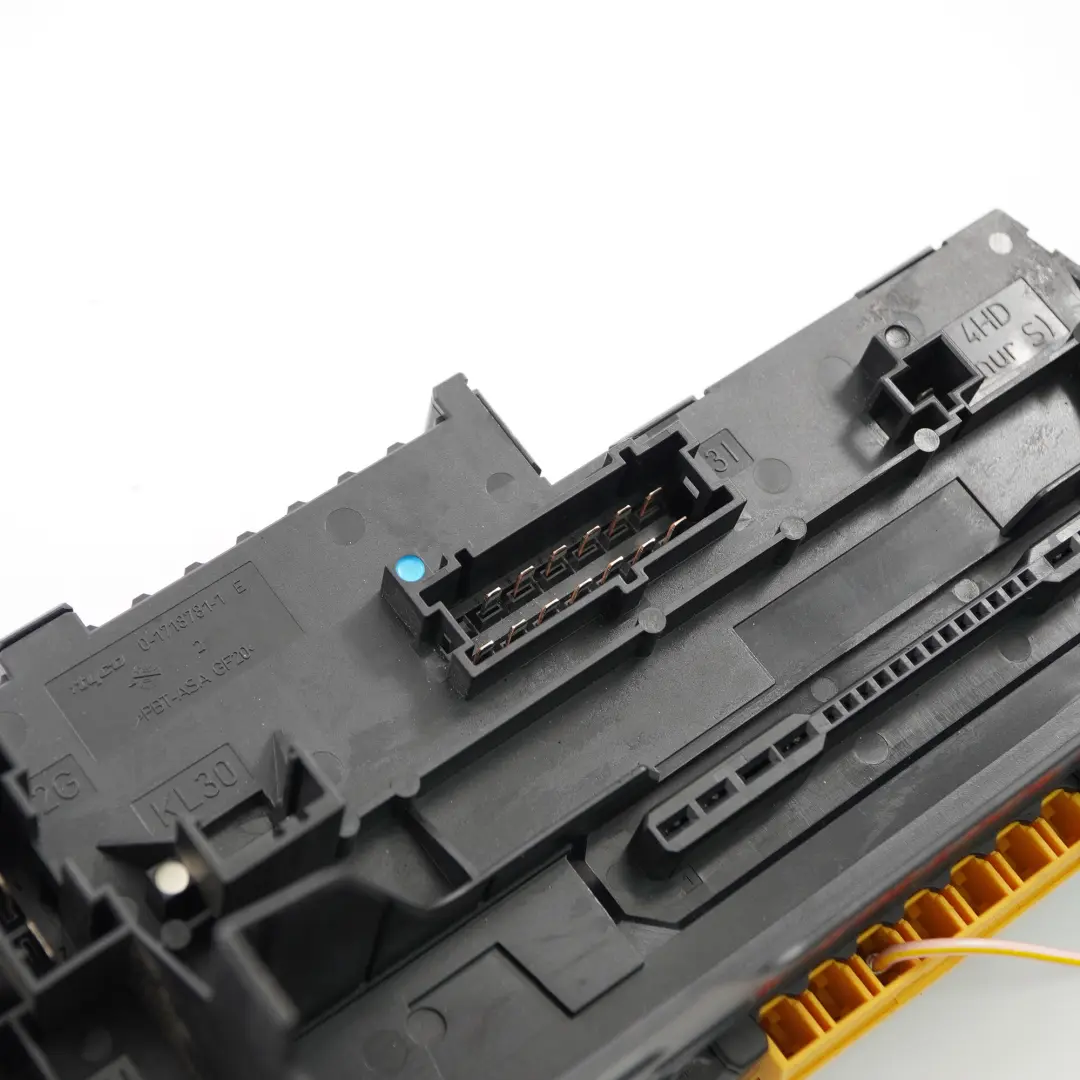 Caja fusibles trasera SAM Módulo fusible eléctrico para Mercedes W204 con número de pieza A2049067702 Mercedes W204 Caja fusibles trasera SAM Módulo fusible eléctrico - SKU A2049067702-1 - Número de pieza A2049067702