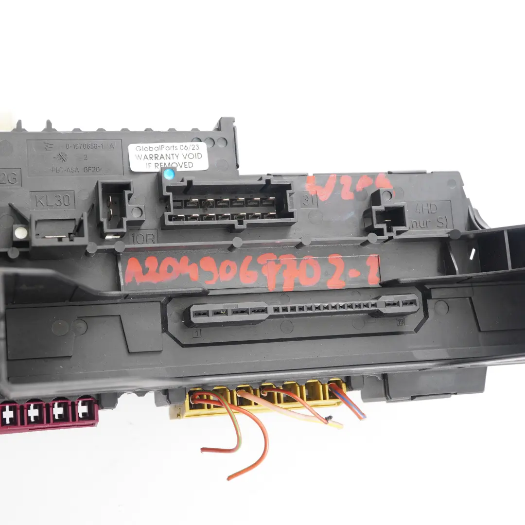 Caja fusibles trasera SAM Módulo fusible eléctrico para Mercedes W204 con número de pieza A2049067702 Mercedes W204 Caja fusibles trasera SAM Módulo fusible eléctrico - SKU A2049067702 - Número de pieza A2049067702
