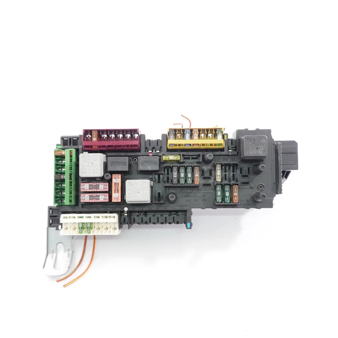 Caja fusibles trasera SAM Módulo fusible eléctrico para Mercedes W204 con número de pieza A2049067702 Mercedes W204 Caja fusibles trasera SAM Módulo fusible eléctrico - SKU A2049067702 - Número de pieza A2049067702
