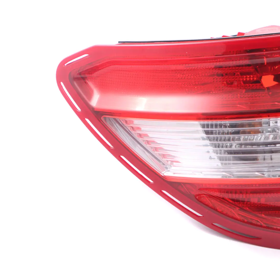 Luce posteriore sinistra Fanale Pannello laterale per Mercedes W204 con numero di parte A2049068302 Mercedes W204 Luce posteriore sinistra Fanale Pannello laterale - SKU A2049068302 - Numero di parte A2049068302