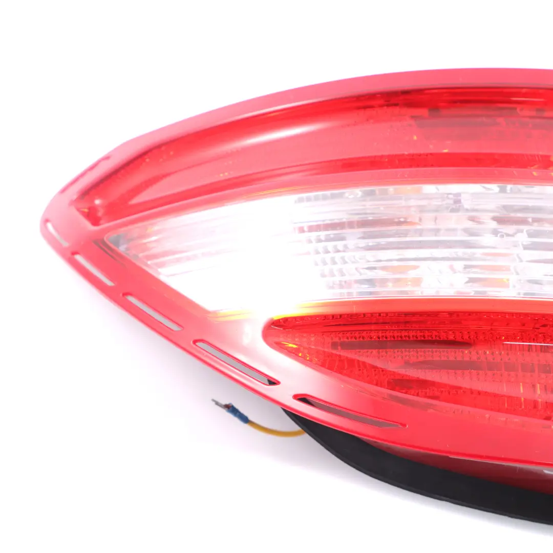 Mercedes W204 Lampa Lewy Tył Lewa Tylna - SKU A2049068302 - Numer Części A2049068302