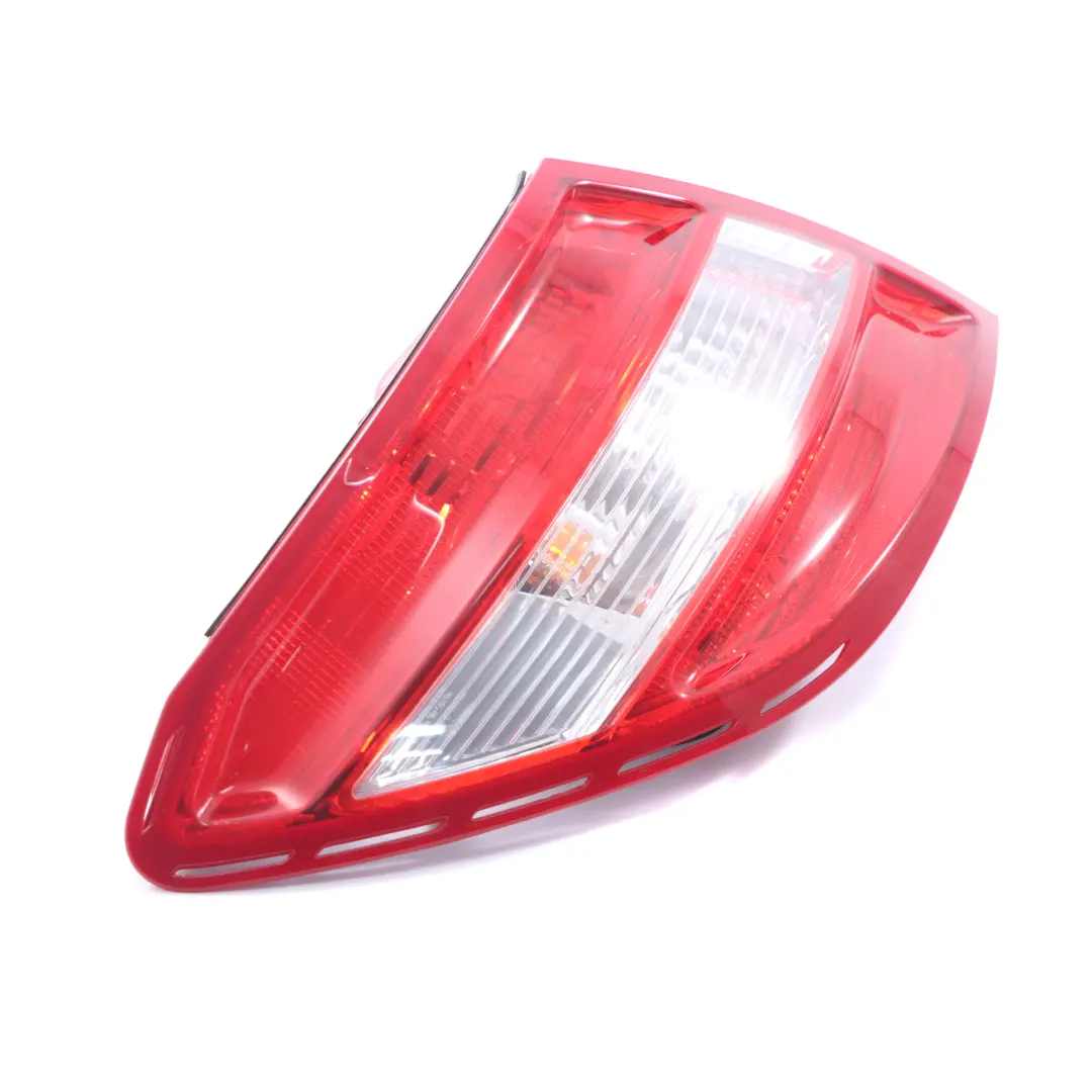 Mercedes W204 Luz Trasera Izquierda Luz trasera Panel lateral - SKU A2049068302 - Número de pieza A2049068302
