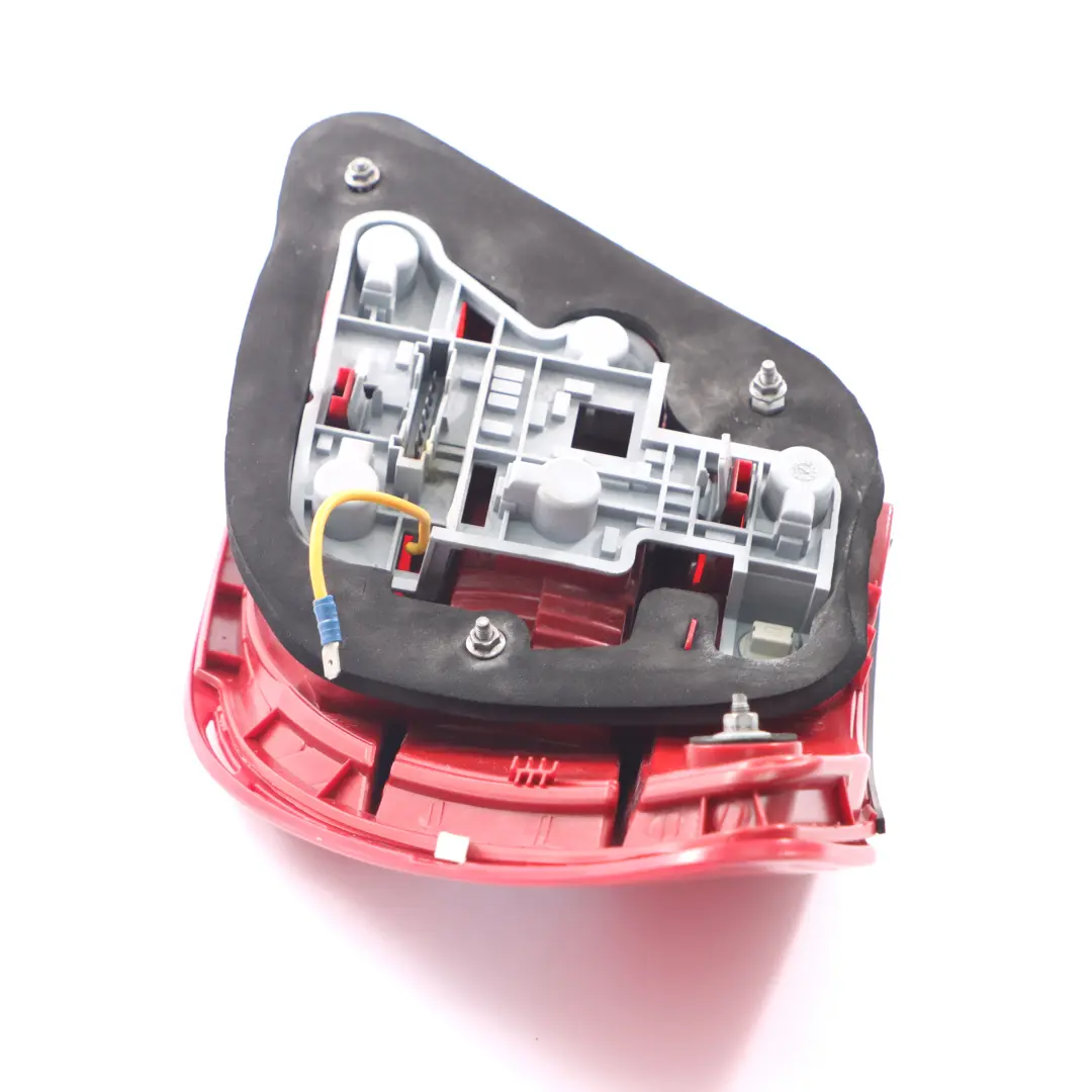 Mercedes W204 Luz Trasera Izquierda Luz trasera Panel lateral - SKU A2049068302 - Número de pieza A2049068302