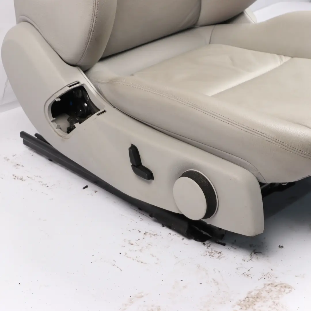 Sedile Anteriore Sportivo Destro Interno Pelle Grigio Elettrico per Mercedes W204 con numero di parte A2049101493 Mercedes W204 Sedile Anteriore Sportivo Destro Interno Pelle Grigio Elettrico - SKU A2049101493-3 - Numero di parte A2049101493