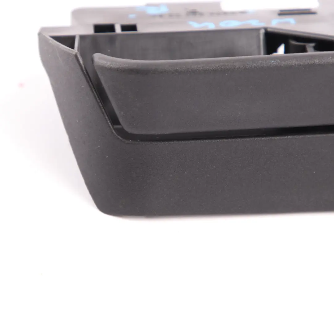 Mercedes W204 Supporto schienale sedile posteriore destro Leva bloccaggio Trim - SKU A2049200264 - Numero di parte A2049200264