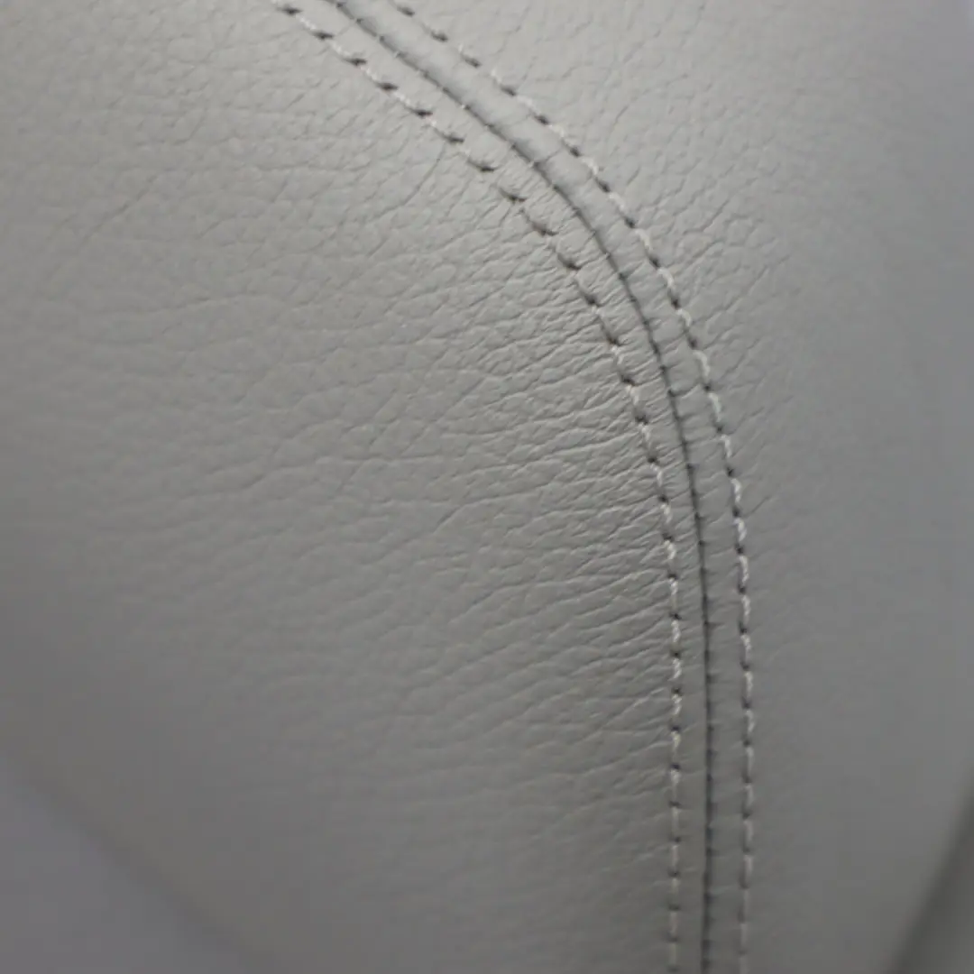 Respaldo Asiento Trasero Banqueta Portavasos Cuero Negro para Mercedes W204 con número de pieza A2049203733 Mercedes W204 Respaldo Asiento Trasero Banqueta Portavasos Cuero Negro - SKU A2049203733-1 - Número de pieza A2049203733