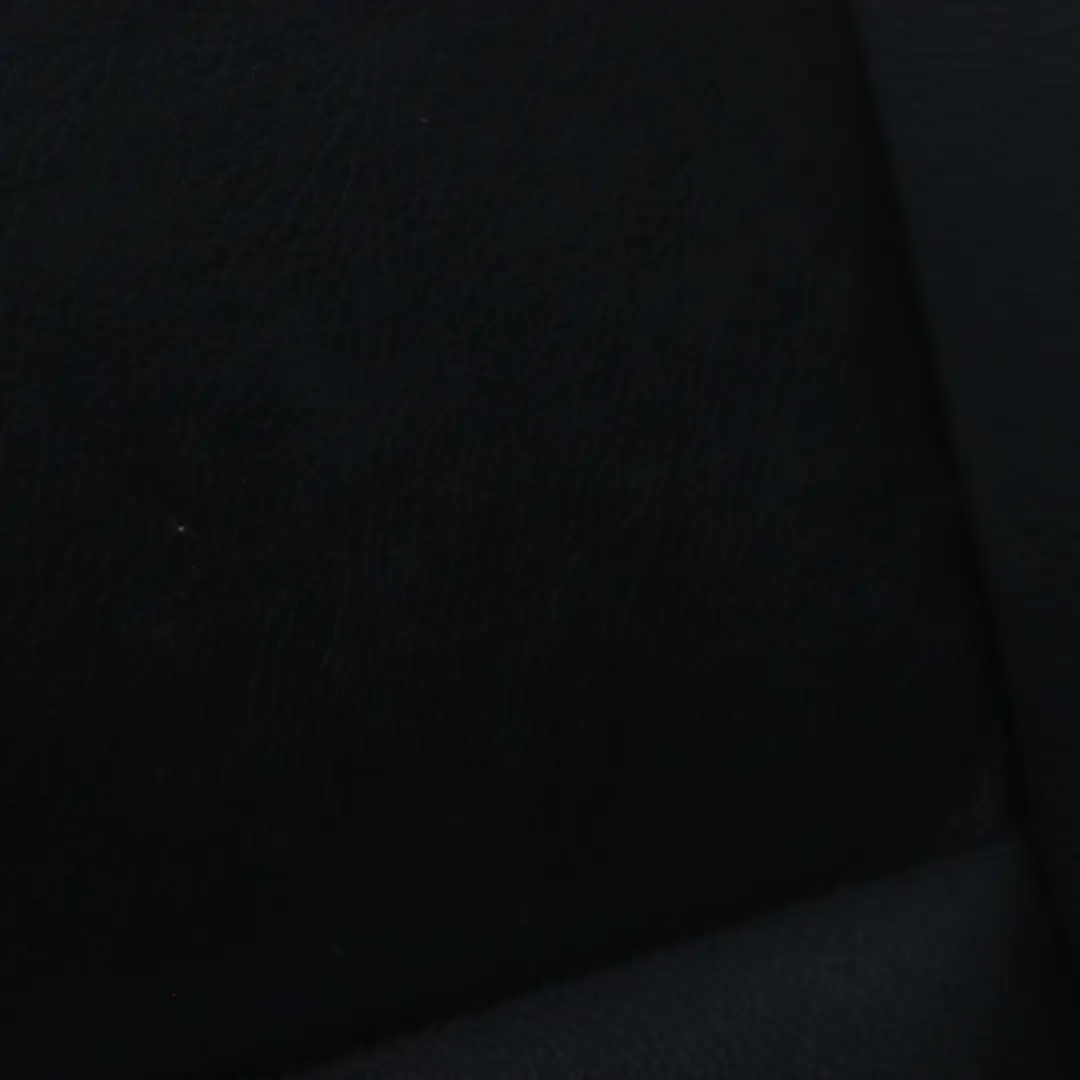 Dossier siège arrière banquette accoudoir porte gobelet cuir noir pour Mercedes W204 à propos du numéro de pièce A2049203733 Mercedes W204 Dossier siège arrière banquette accoudoir porte gobelet cuir noir - SKU A2049203733 - Numéro de pièce A2049203733