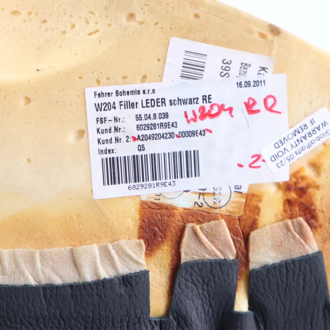 Pannello Laterale Sedile Posteriore Destro Finitura Nera per Mercedes W204 Berlina con numero di parte A2049204130 Mercedes W204 Berlina Pannello Laterale Sedile Posteriore Destro Finitura Nera - SKU A2049204230 - Numero di parte A2049204130