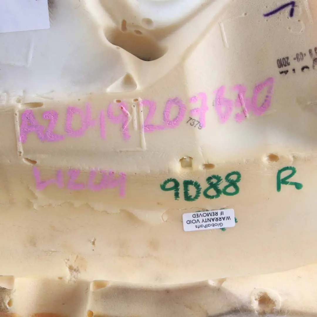 Oparcie Kanapy Prawy Tył Skóra do Mercedes W204 Kombi o numerze A2049207630 Mercedes W204 Kombi Oparcie Kanapy Prawy Tył Skóra - SKU A2049207630 - Numer Części A2049207630