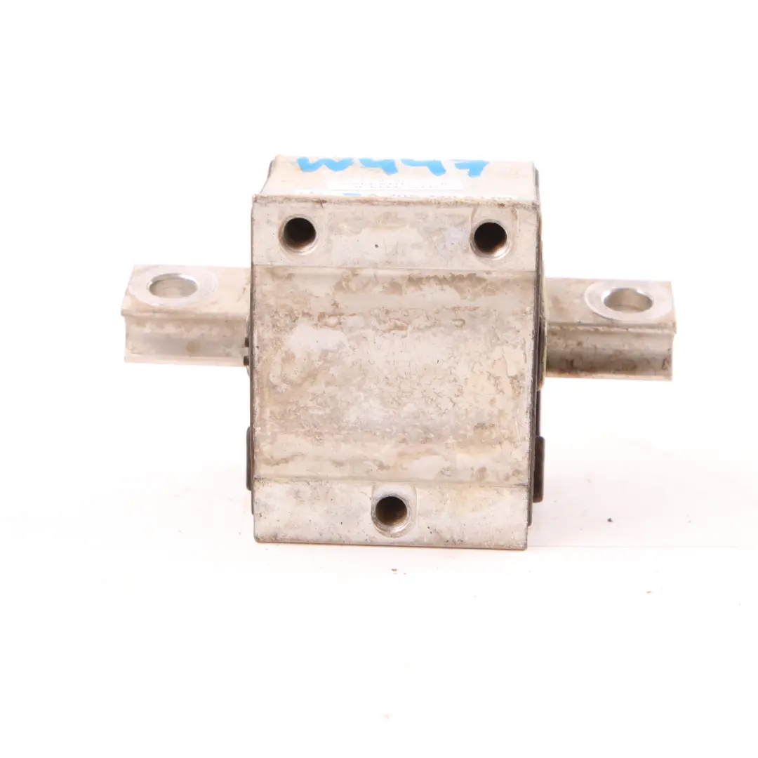 Mocowanie Wspornik Skrzyni Biegów do Mercedes W205 W213 W447 o numerze A2052405300 Mercedes W205 W213 W447 Mocowanie Wspornik Skrzyni Biegów - SKU A2052405300 - Numer Części A2052405300