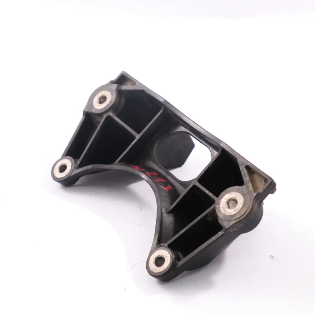 Supporto cambio Mercedes W205 W213 Supporto cambio automatico per con numero di parte A2052420440 Supporto cambio Mercedes W205 W213 Supporto cambio automatico - SKU A2052420440 - Numero di parte A2052420440