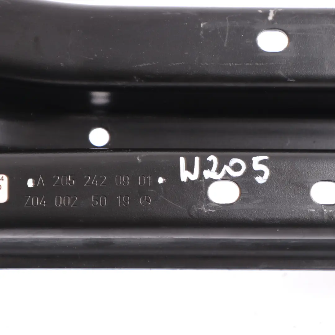 Porta motore Mercedes W205 Porta sospensione posteriore Auto Cambio per con numero di parte A2052420901 Porta motore Mercedes W205 Porta sospensione posteriore Auto Cambio - SKU A2052420901 - Numero di parte A2052420901