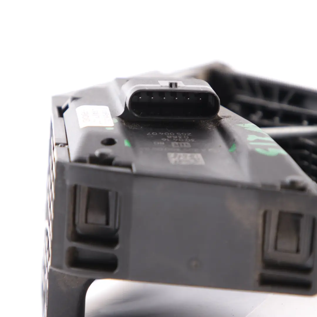 Pedale Acceleratore Mercedes W205 W213 S213 Gruppo Unità per con numero di parte A2053000004 Pedale Acceleratore Mercedes W205 W213 S213 Gruppo Unità - SKU A2053000004 - Numero di parte A2053000004