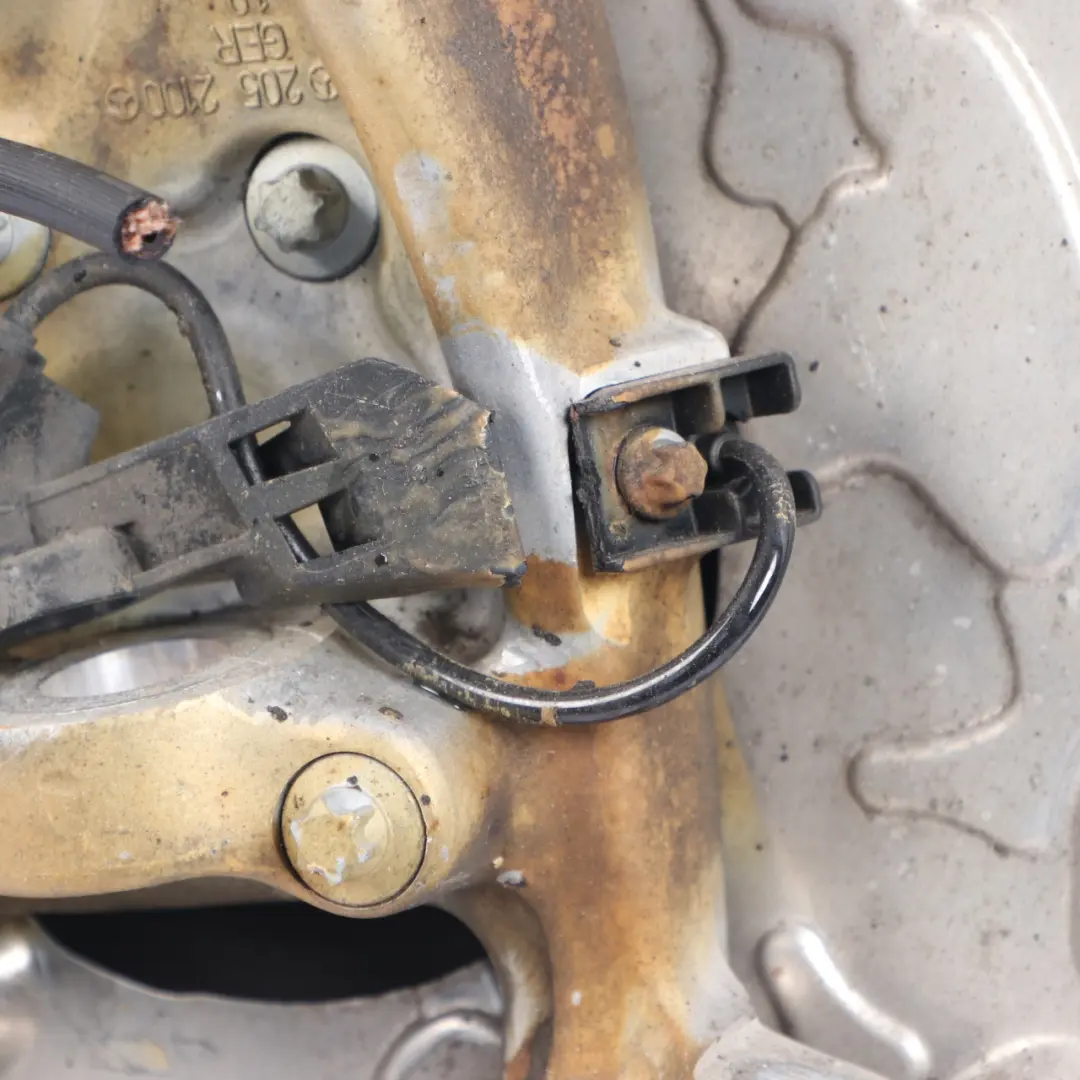 Moyeu Roue Avant Gauche AMG Leg Disque Frein pour Mercedes W205 C 200 D à propos du numéro de pièce A2053322100 Mercedes W205 C 200 D Moyeu Roue Avant Gauche AMG Leg Disque Frein - SKU A2053322100-2 - Numéro de pièce A2053322100