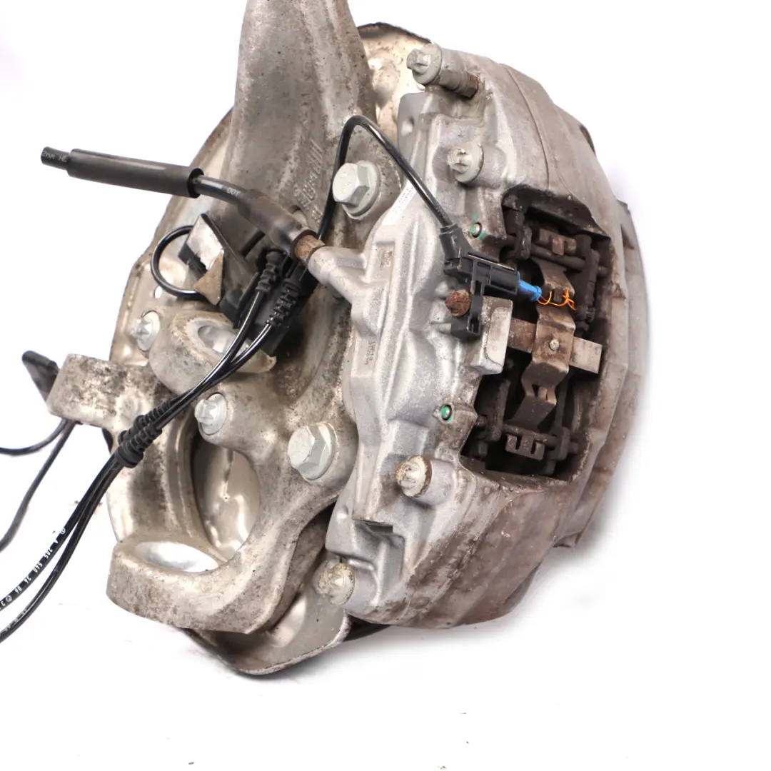 C200 Zwrotnica Piasta Koła Przednia Prawa AMG do Mercedes W205 o numerze A2053322200 Mercedes W205 C200 Zwrotnica Piasta Koła Przednia Prawa AMG - SKU A2053322200-1 - Numer Części A2053322200