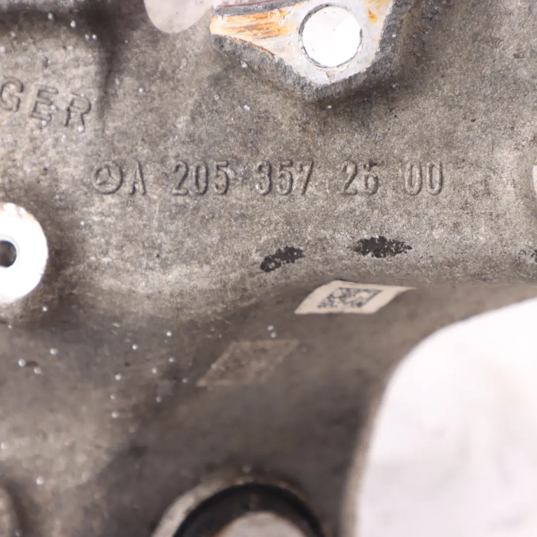 Mercedes W205 Lado Trasero Cubo Nudillo Suspensión Portador Derecho - SKU A2053500241-8 - Número de pieza A2053500241