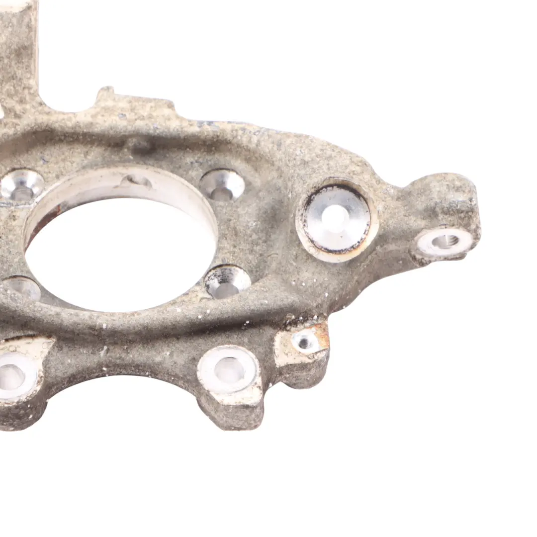 Zwornica Koła Uchwyt Prawa Tył do Mercedes W205 o numerze A2053500241 Mercedes W205 Zwornica Koła Uchwyt Prawa Tył - SKU A2053500241-8 - Numer Części A2053500241