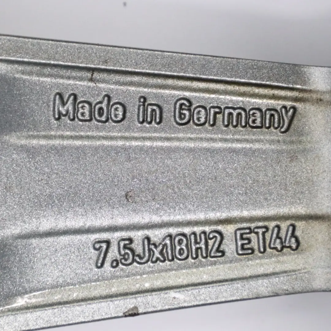 Himalaya Grigio AMG Cerchio in lega 5 razze 18" 7,5J per Mercedes W205 con numero di parte A2054011100 Mercedes W205 Himalaya Grigio AMG Cerchio in lega 5 razze 18" 7,5J - SKU A2054011100-3 - Numero di parte A2054011100