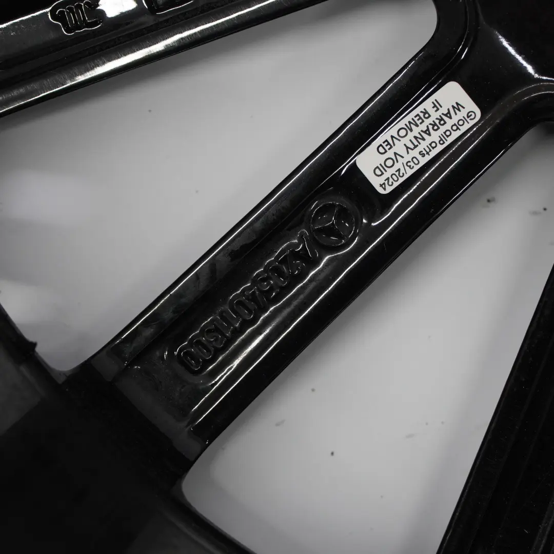 Cerchio anteriore in lega AMG 19" ET:44 7,5J 14 Raggi per Mercedes W205 con numero di parte A2054011300 Mercedes W205 Cerchio anteriore in lega AMG 19" ET:44 7,5J 14 Raggi - SKU A2054011300-1 - Numero di parte A2054011300