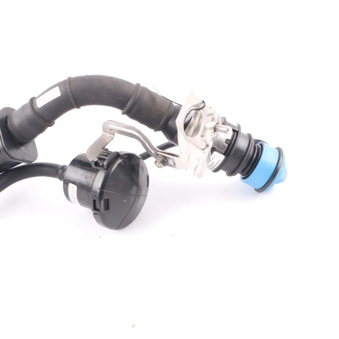 AdBlue Réservoir Remplissage Tuyau Capuchon pour Mercedes W205 Diesel à propos du numéro de pièce A9064701520 Mercedes W205 Diesel AdBlue Réservoir Remplissage Tuyau Capuchon - SKU A2054700300 - Numéro de pièce A9064701520