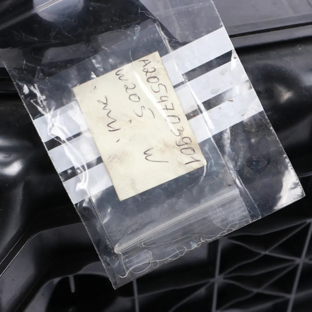 AdBlue Aditivo Depósito de Combustible para Mercedes W205 Diesel con número de pieza A2054703901 Mercedes W205 Diesel AdBlue Aditivo Depósito de Combustible - SKU A2054703901 - Número de pieza A2054703901