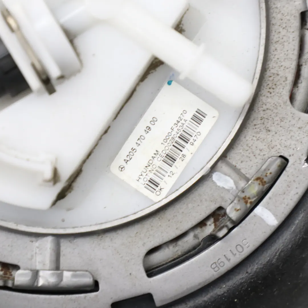 Réservoir d'essence complet pour Mercedes W205 à propos du numéro de pièce A2054705401 Mercedes W205 Réservoir d'essence complet - SKU A2054705401 - Numéro de pièce A2054705401