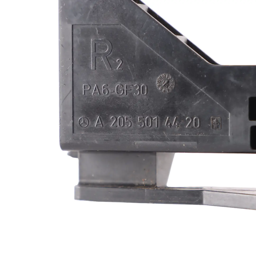 Kühlerhalterung Halterung OEM Rechts für Mercedes W205 mit Teilenummer A2055014420 Mercedes W205 Kühlerhalterung Halterung OEM Rechts - SKU A2055014420 - Teilenummer A2055014420