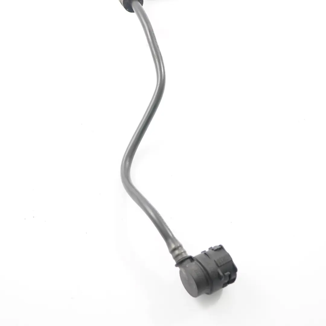 Manguera de Purga Mercedes W205 Tanque de Expansión a la Línea del Radiador para con número de pieza A2055017601 Manguera de Purga Mercedes W205 Tanque de Expansión a la Línea del Radiador - SKU A2055017601 - Número de pieza A2055017601