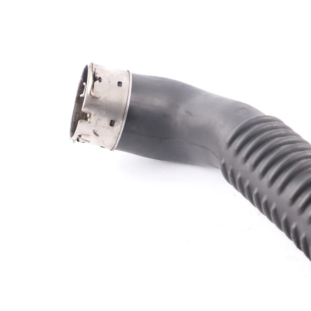 Pipe Mercedes W205 Diesel OM651 626 Manguera izquierda para Intercooler con número de pieza A2055280000 Intercooler Pipe Mercedes W205 Diesel OM651 626 Manguera izquierda - SKU A2055280300 - Número de pieza A2055280000