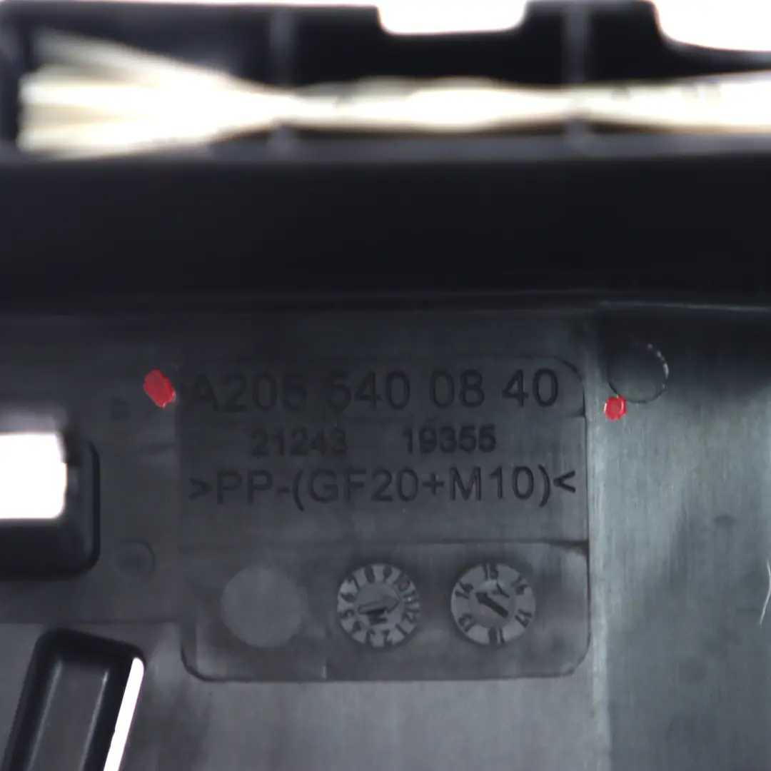 Couvercle de boîte à fusibles Support d'unité contrôle pour Mercedes W205 W238 à propos du numéro de pièce A2055400840 Mercedes W205 W238 Couvercle de boîte à fusibles Support d'unité contrôle - SKU A2055400840 - Numéro de pièce A2055400840