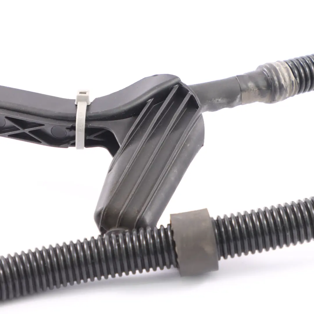 Wiring Mercedes X253 Diesel OM651 Alternator Harness Cable to Battery with Part number A2055406921 Battery Wiring Mercedes X253 Diesel OM651 Alternator Harness Cable - SKU A2055406921 - Part number A2055406921