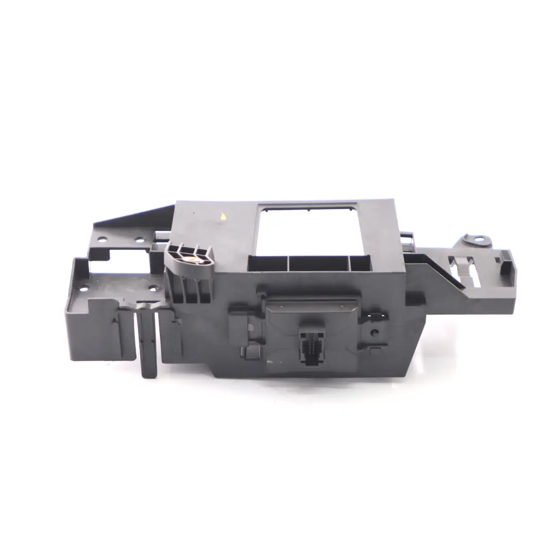 Wspornik Uchwyt Modułu Kamery A2055454840 do Mercedes W205 S205 o numerze A2055456100 Mercedes W205 S205 Wspornik Uchwyt Modułu Kamery A2055454840 - SKU A2055456100 - Numer Części A2055456100