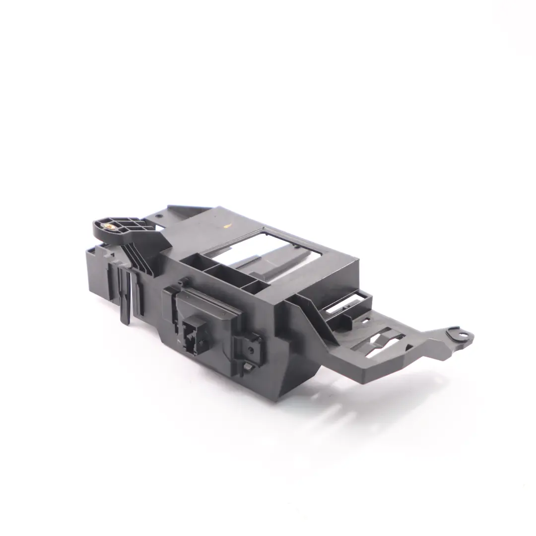 Wspornik Uchwyt Modułu Kamery A2055454840 do Mercedes W205 S205 o numerze A2055456100 Mercedes W205 S205 Wspornik Uchwyt Modułu Kamery A2055454840 - SKU A2055456100 - Numer Części A2055456100