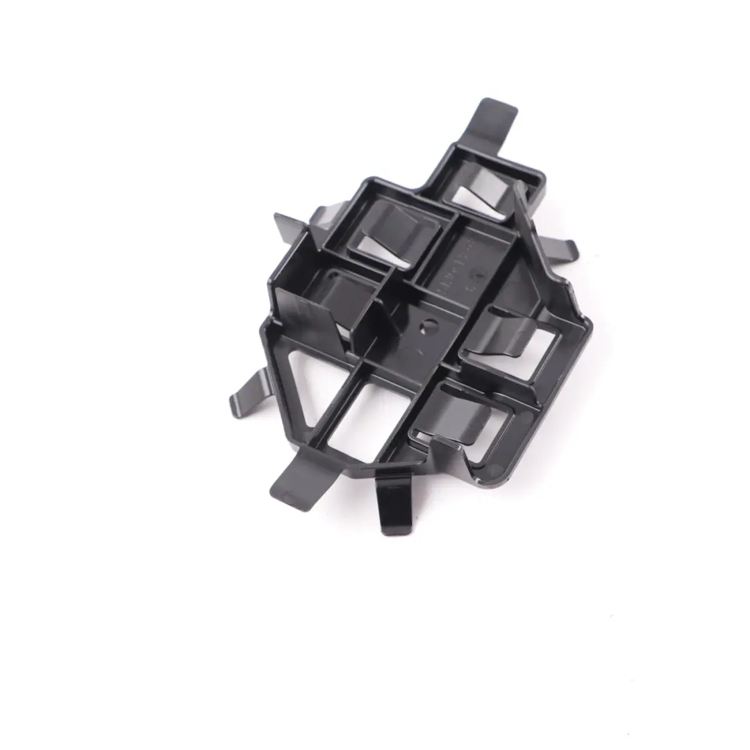 Piastra di fissaggio Mercedes W205 Relay Box Holder Bracket per con numero di parte A2055463100 Piastra di fissaggio Mercedes W205 Relay Box Holder Bracket - SKU A2055463100 - Numero di parte A2055463100