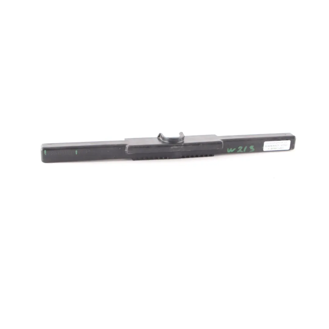  Support Boîtier Batterie Mercedes W205 W213 W238 Trim Holder Right - SKU A2056200018 - Numéro de pièce A2056200018