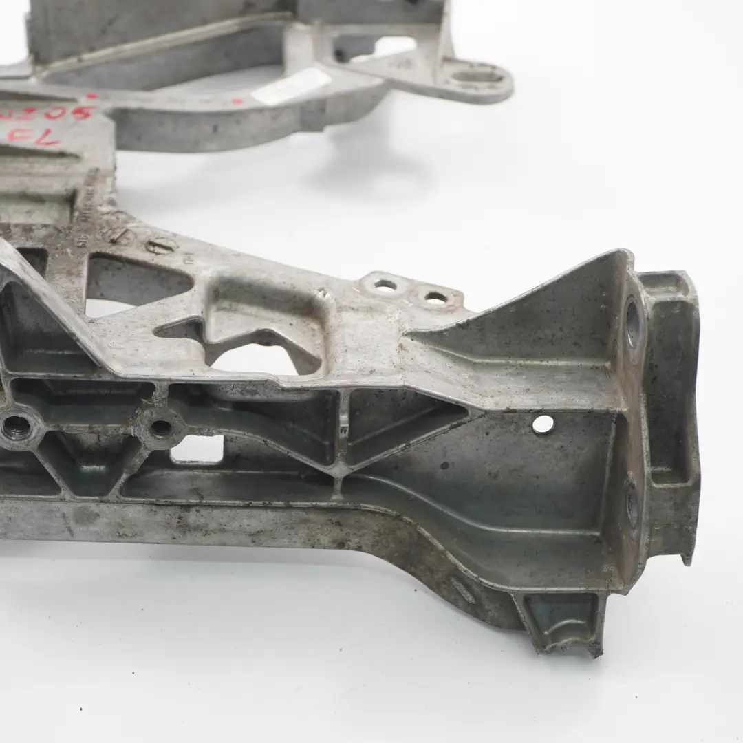 Mercedes W205 Wspornik Okular Lampy Lewy Przód - SKU A2056221600 - Numer Części A2056221600