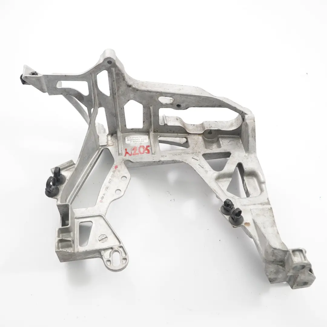 Wspornik Okular Lampy Lewy Przód do Mercedes W205 o numerze A2056225300 Mercedes W205 Wspornik Okular Lampy Lewy Przód - SKU A2056225300 - Numer Części A2056225300