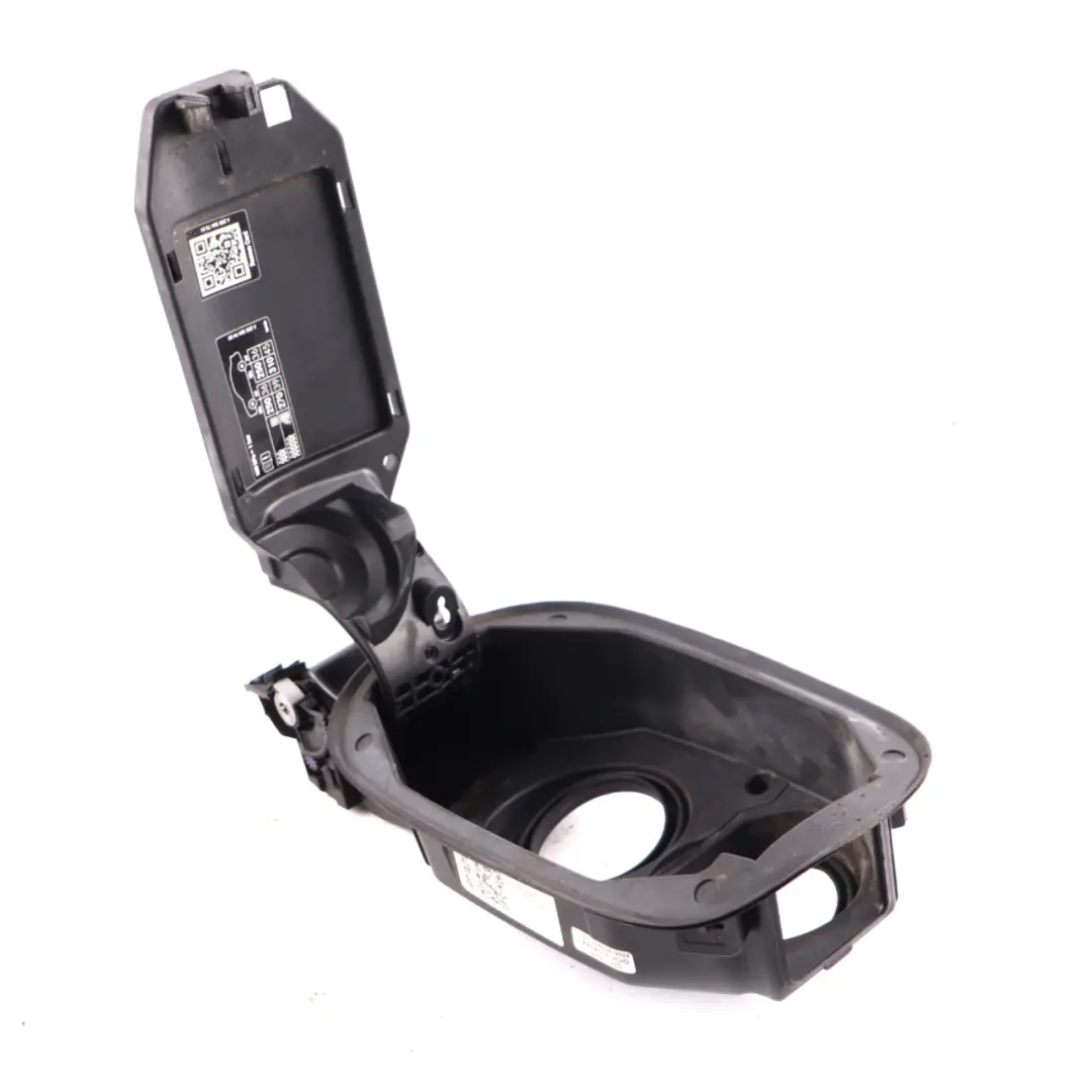 Mercedes W205 Couvercle de trappe de réservoir de carburant - SKU A2056308603 - Numéro de pièce A2056308603