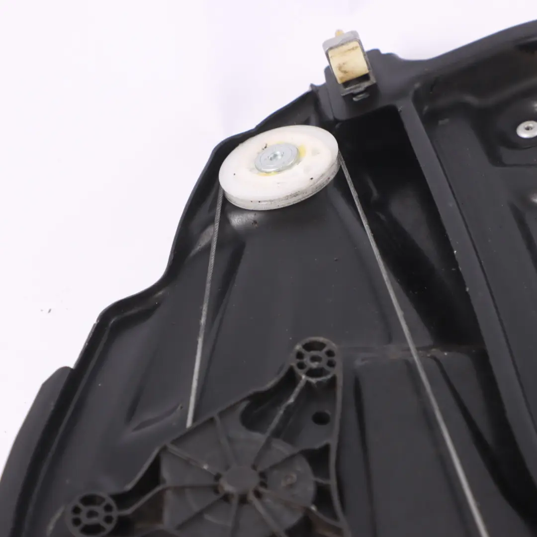 Regolatore Alzacristalli Posteriore Sinistro Motore per Mercedes A238 con numero di parte A2056700303 Mercedes A238 Regolatore Alzacristalli Posteriore Sinistro Motore - SKU A2056700303-1 - Numero di parte A2056700303