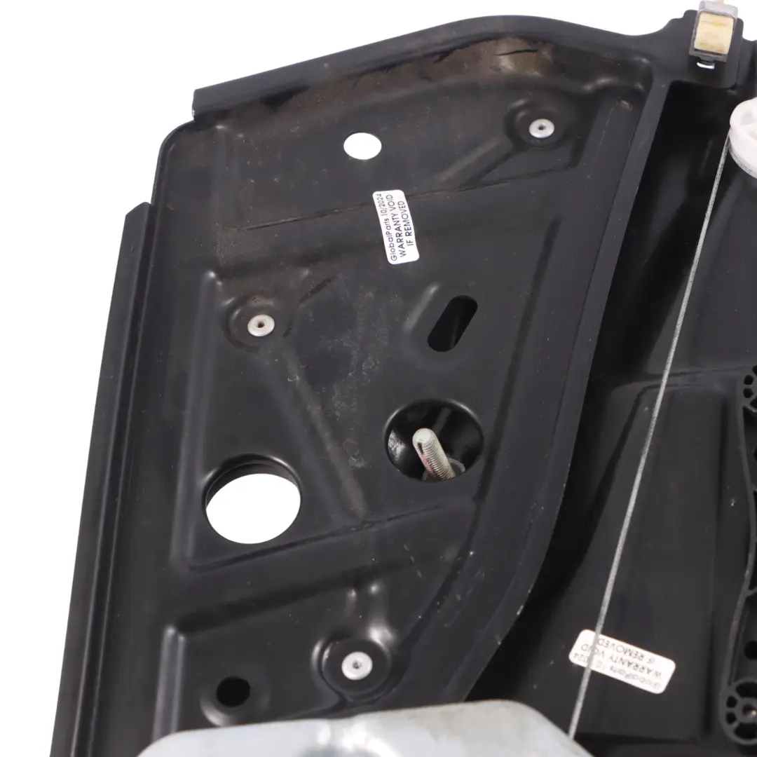 Regolatore pannello alzacristalli posteriore destro per Mercedes A238 con numero di parte A2056700403 Mercedes A238 Regolatore pannello alzacristalli posteriore destro - SKU A2056700403-1 - Numero di parte A2056700403