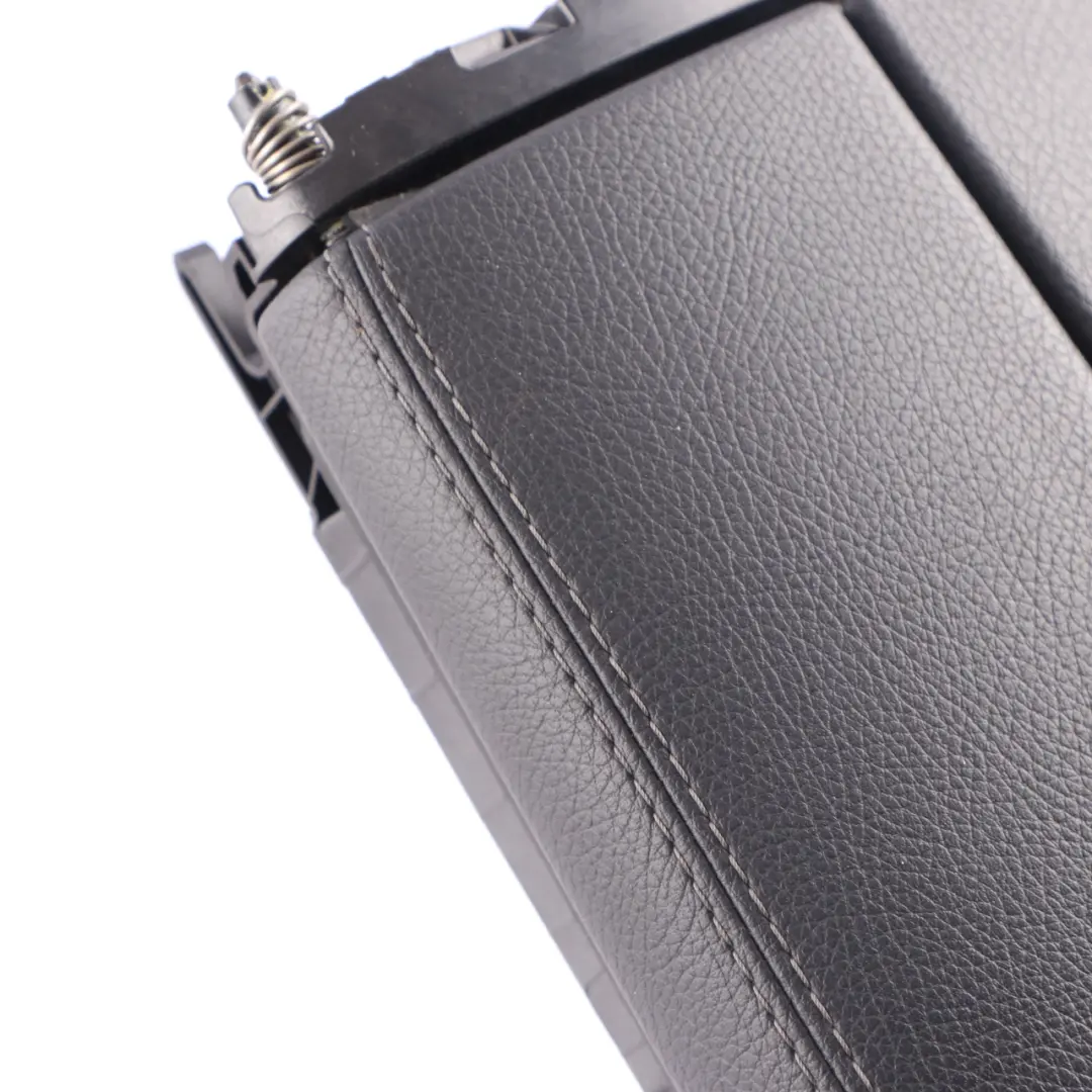 Podłokietnik Konsoli Środkowej Schowek do Mercedes W205 C253 o numerze A2056800496 Mercedes W205 C253 Podłokietnik Konsoli Środkowej Schowek - SKU A2056800496 - Numer Części A2056800496